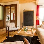 Hyggelig Hus 부스트로우